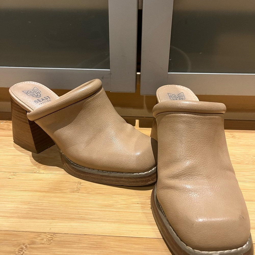 Beige mule heel